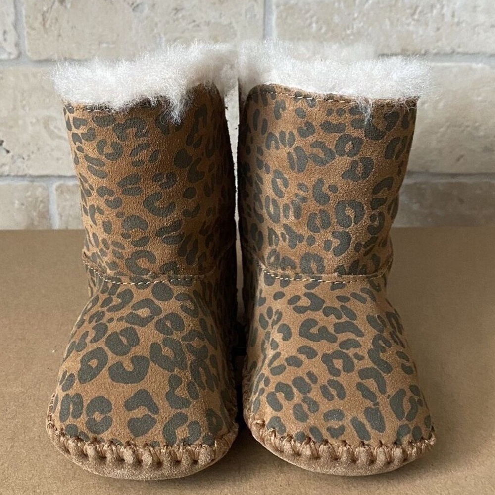 Ugg Infant Boot size 2/3